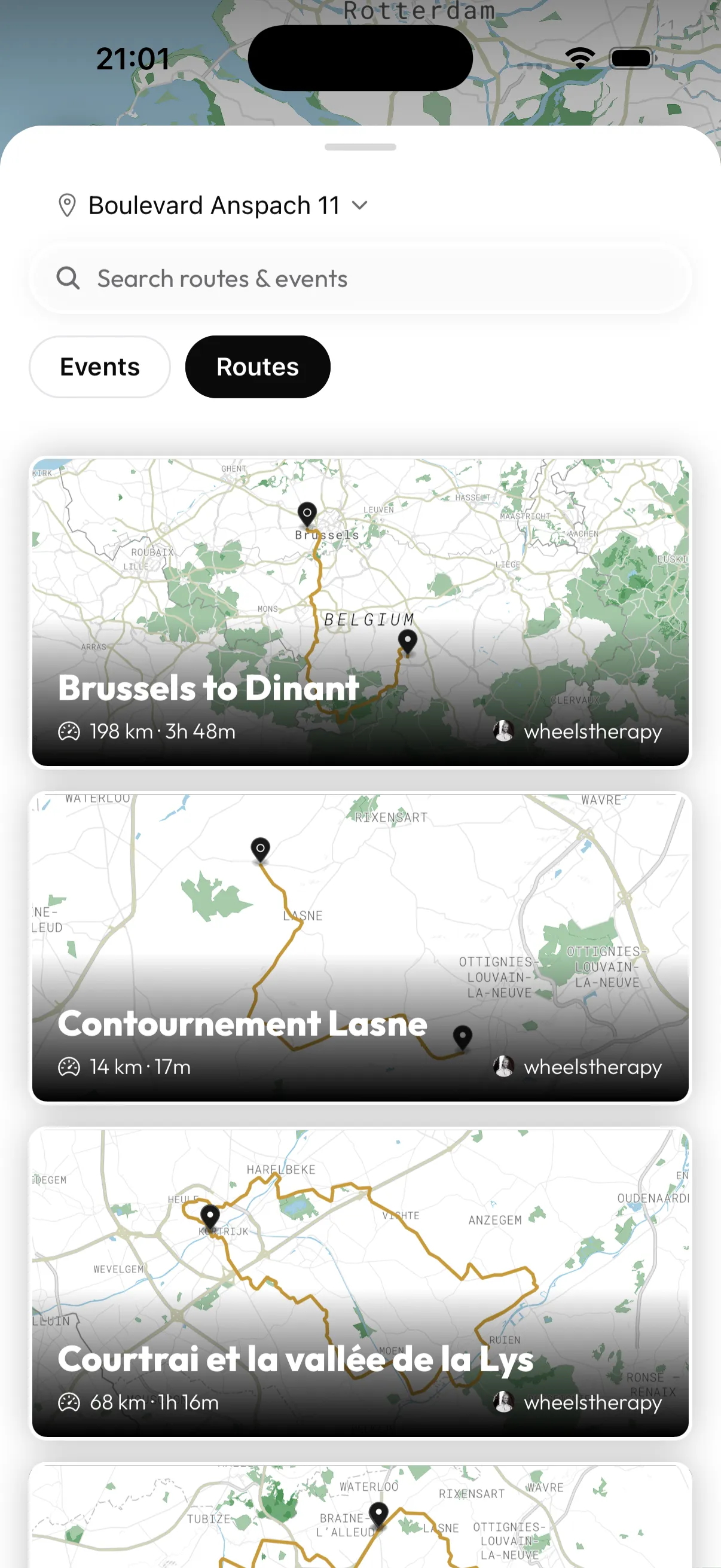Curated driving routes in the Wheelstherapy app, each with a map preview, distance and drive time.